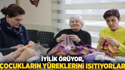 İyilik örüyor, çocukların yüreklerini ısıtıyorlar