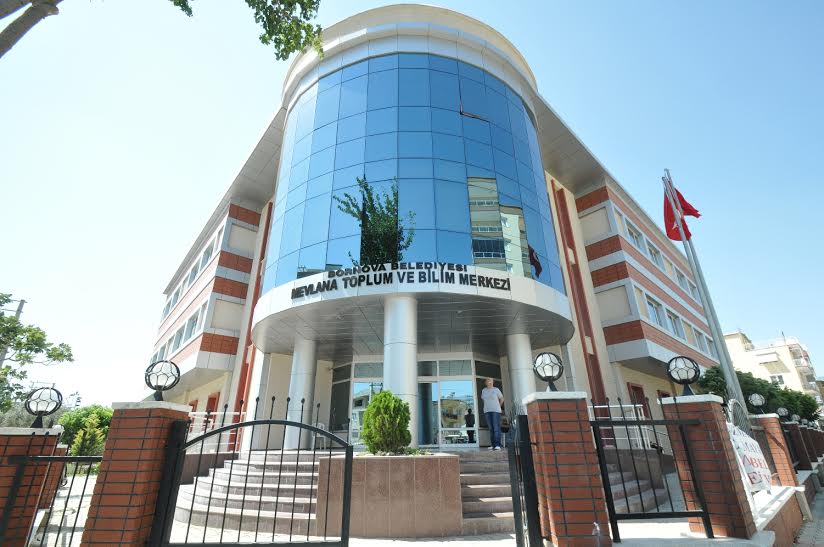 Bornova Belediyesi öğrencileri bilim dünyasına davet ediyor