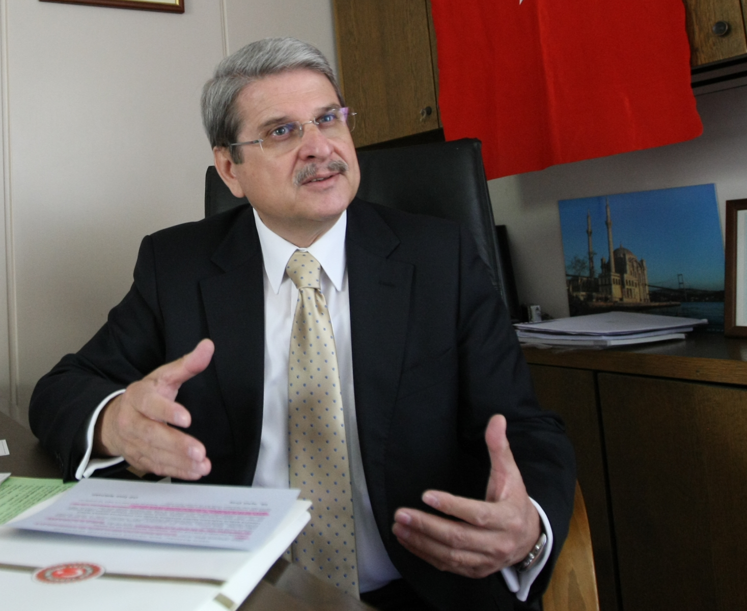 Yumruk masaya mı İzmir'e mi vuruldu?