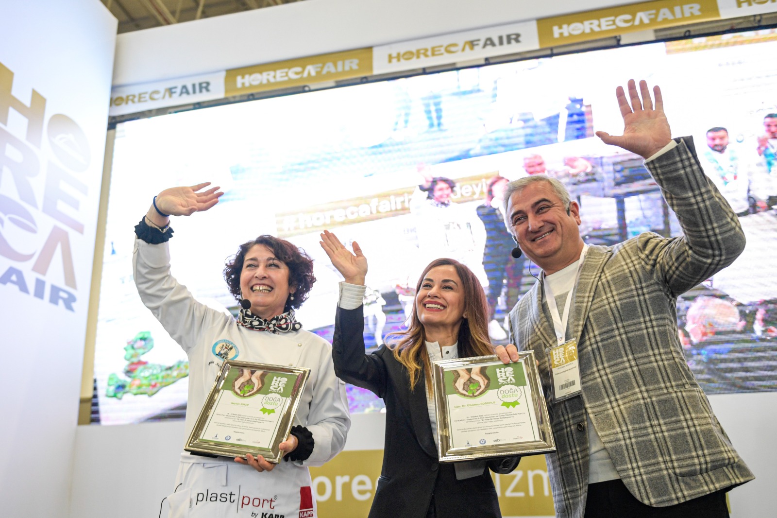 Neptun Soyer "Yerliyse Yeriz" dedi, sakızlı tarhana çorbası yaptı!