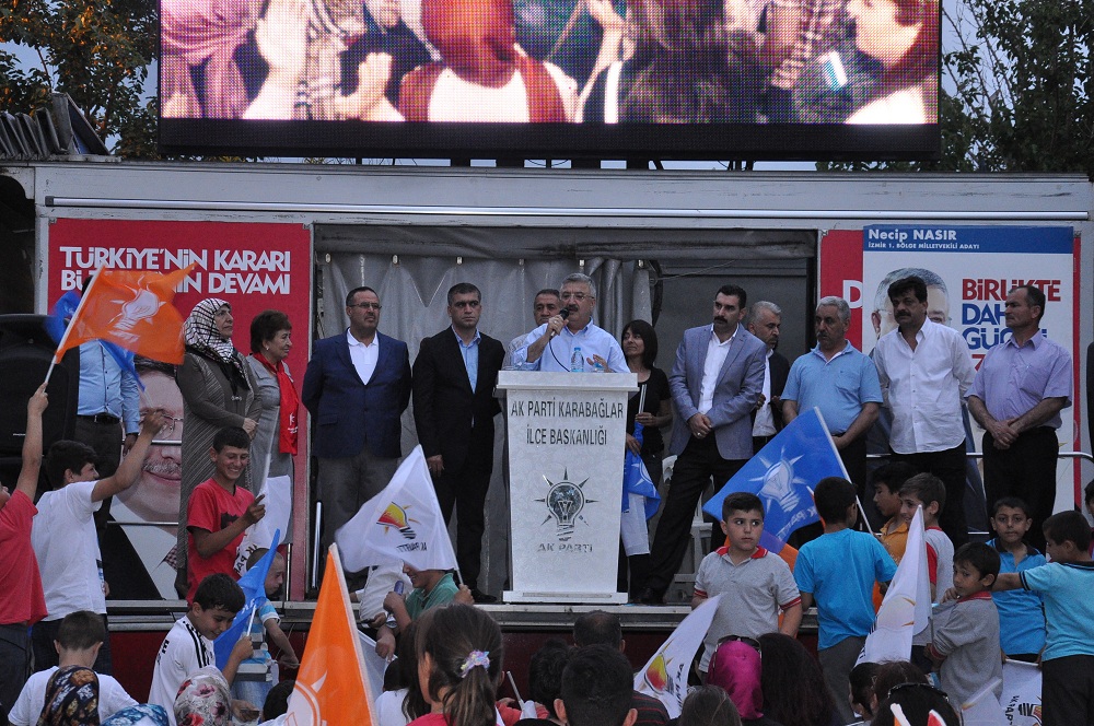 Necip Nasır’a 300 Kişilik Sürpriz