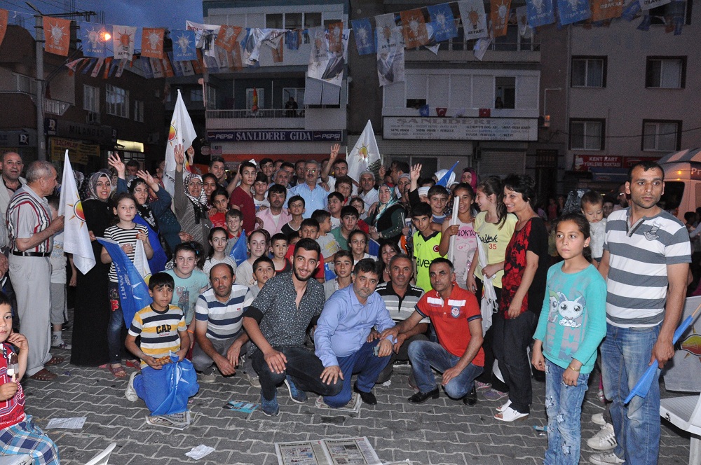 Necip Nasır’a 300 Kişilik Sürpriz