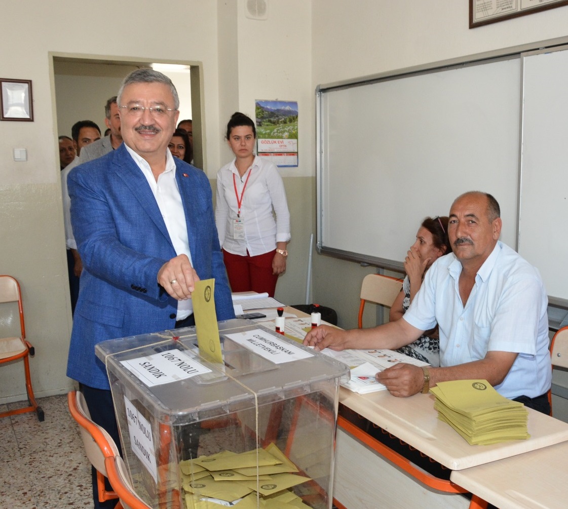 Nasır Oyunu Kullandı: "Kazanan İzmir Olacak"