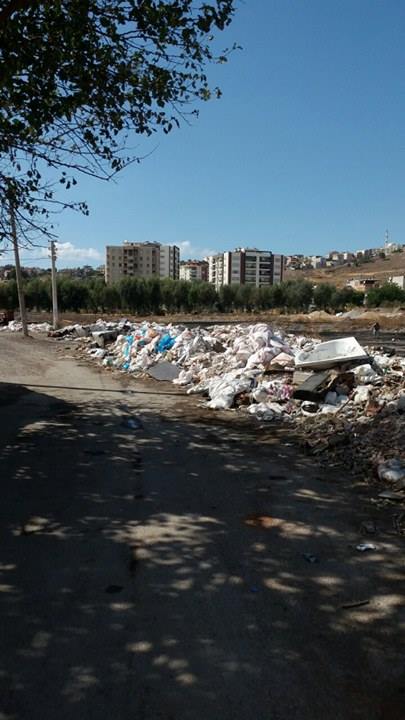 Karşıyaka'daki Çöpler Vatandaşı Canından Bezdirdi!