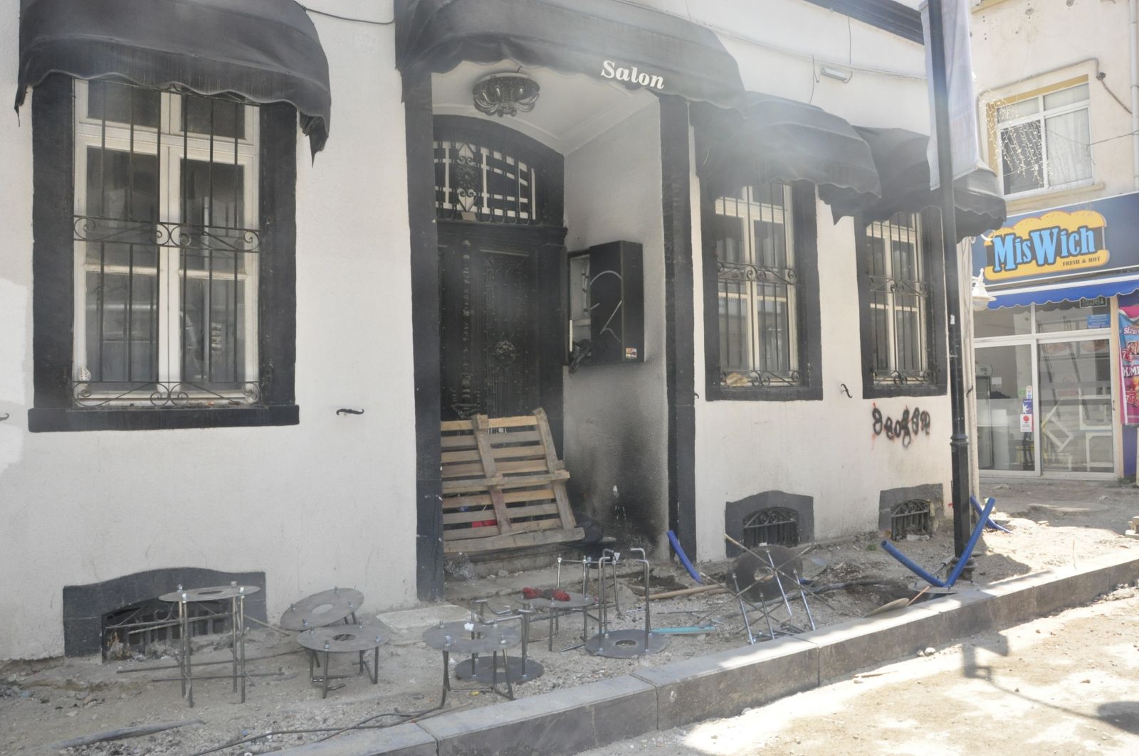 Çalışmalar Bitmiyor; Esnaf Kan Ağlıyor!