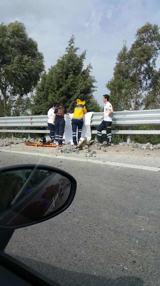 İzmir'de Tır Devrildi