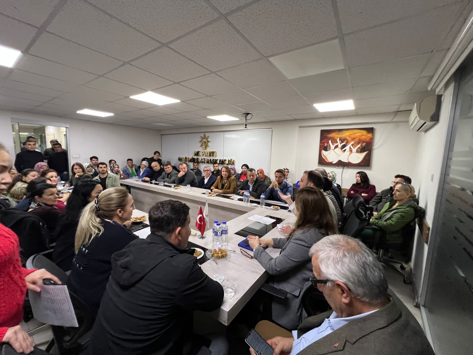 AK Parti Gaziemir İlçe Başkanı Yaşadı, trafik ve otopark üzerinden Işık'a yüklendi!