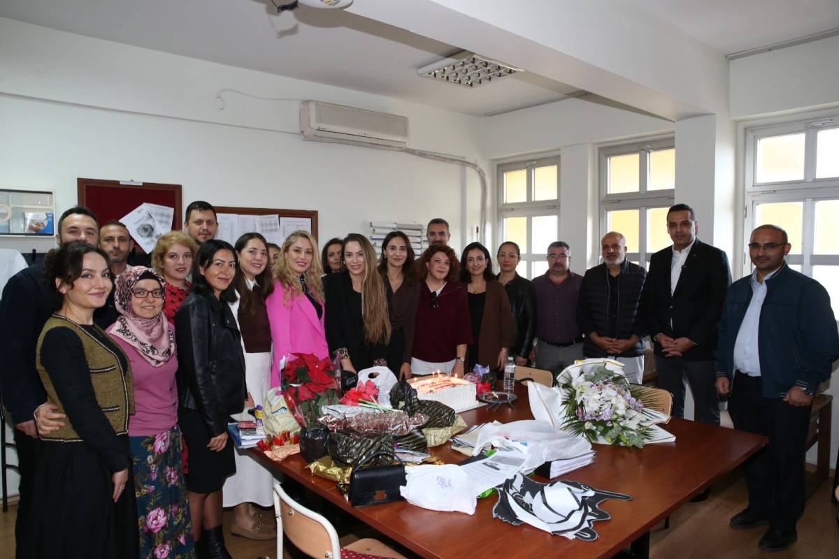 Çiğli Belediyesi’nden Öğretmenler Günü’nde Anlamlı Kutlama