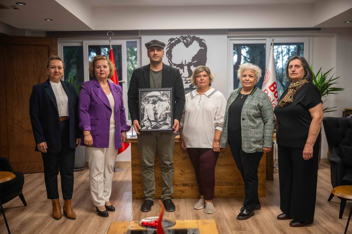 Türk Kadınlar Birliği Bornova Şubesi’nden Başkan Eşki’ye tarihi sürpriz