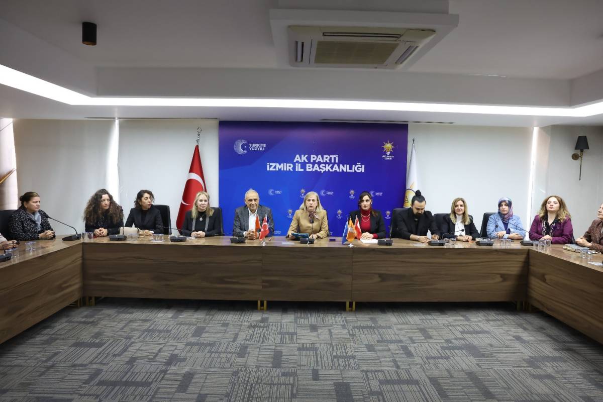 AK Kadın İzmir'den, Kadına Yönelik Şiddete Karşı Mücadele Günü'nde açıklama!