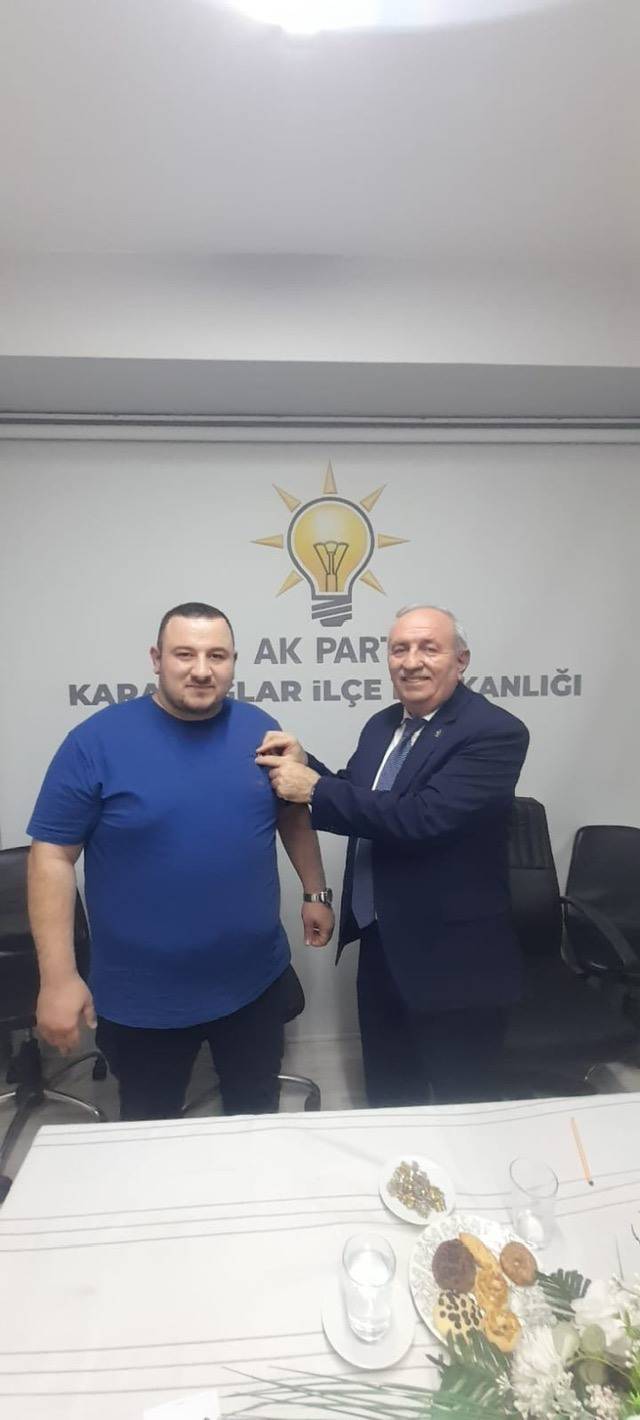 AK Parti Karabağlar’da Yeni Üyelere Rozet Töreni