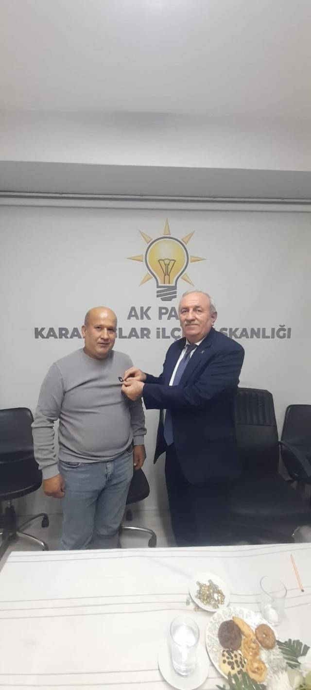 AK Parti Karabağlar’da Yeni Üyelere Rozet Töreni