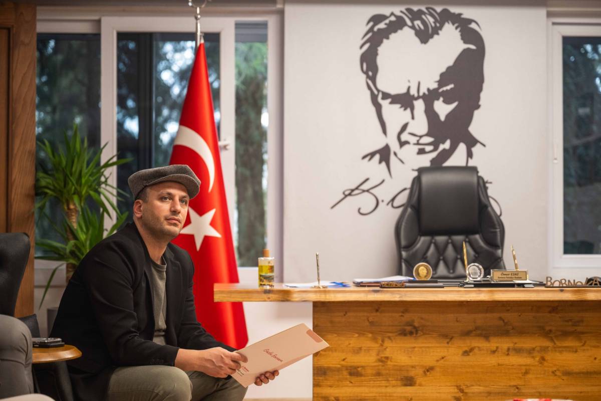 Türk Kadınlar Birliği Bornova Şubesi’nden Başkan Eşki’ye tarihi sürpriz