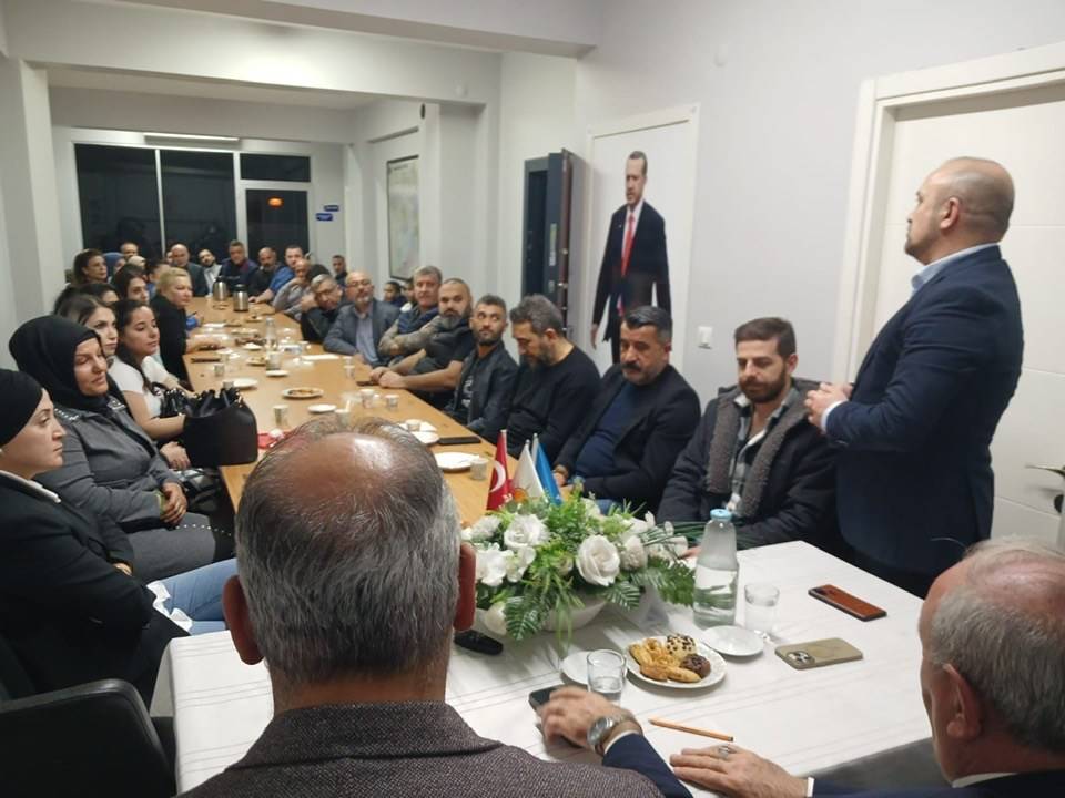 AK Parti Karabağlar’da Yeni Üyelere Rozet Töreni