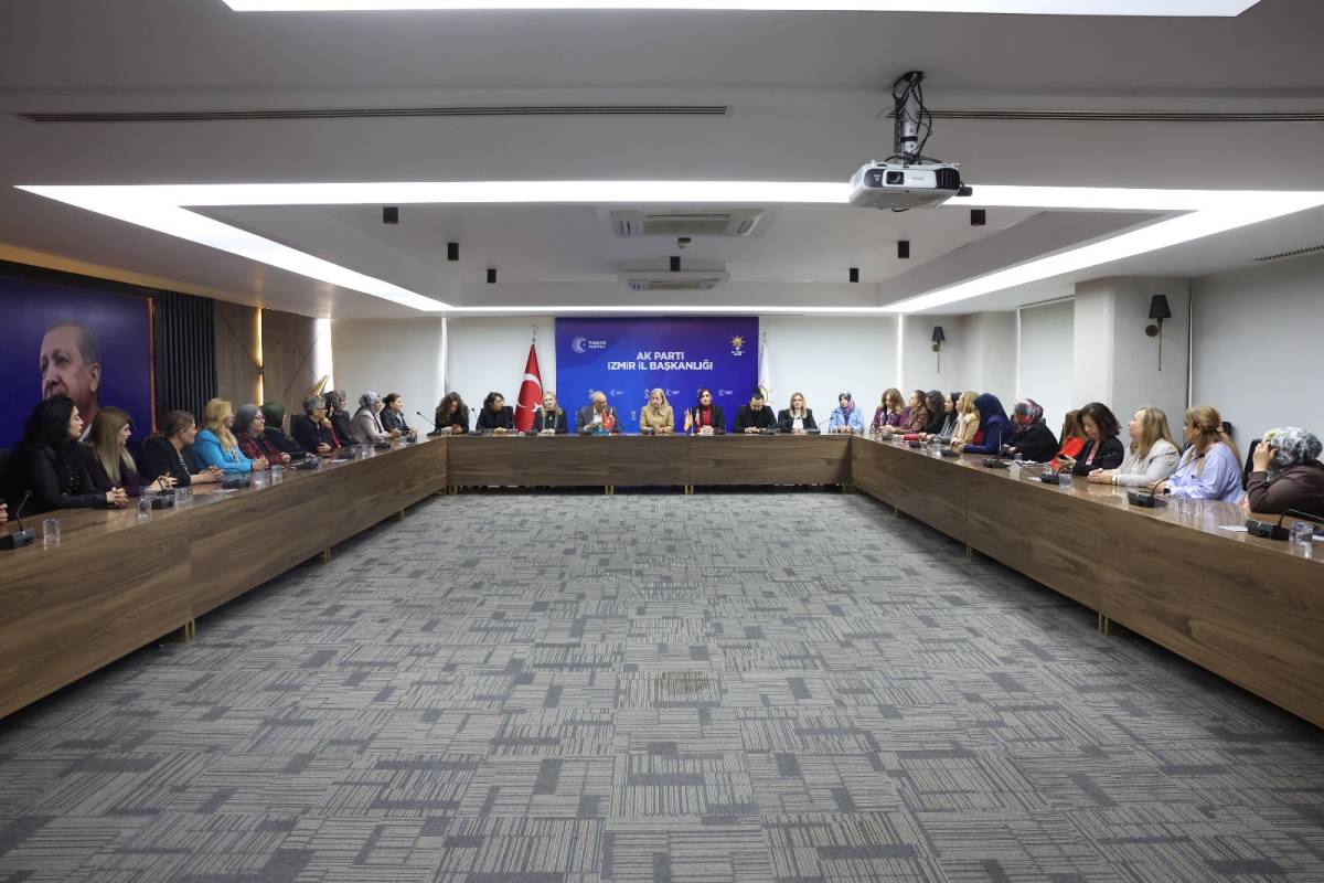 AK Kadın İzmir'den, Kadına Yönelik Şiddete Karşı Mücadele Günü'nde açıklama!