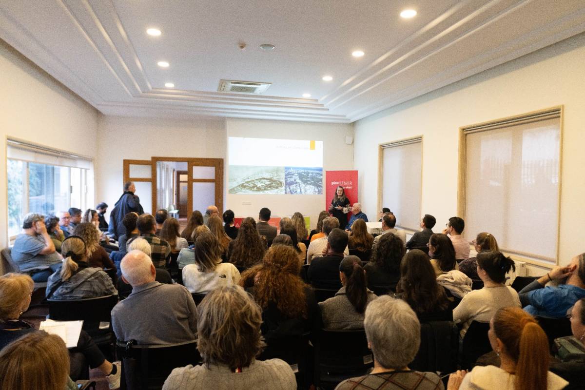 Şato’da kamusal mekân söyleşileri başladı; İzmir’in dünü bugünü yarını konuşuldu