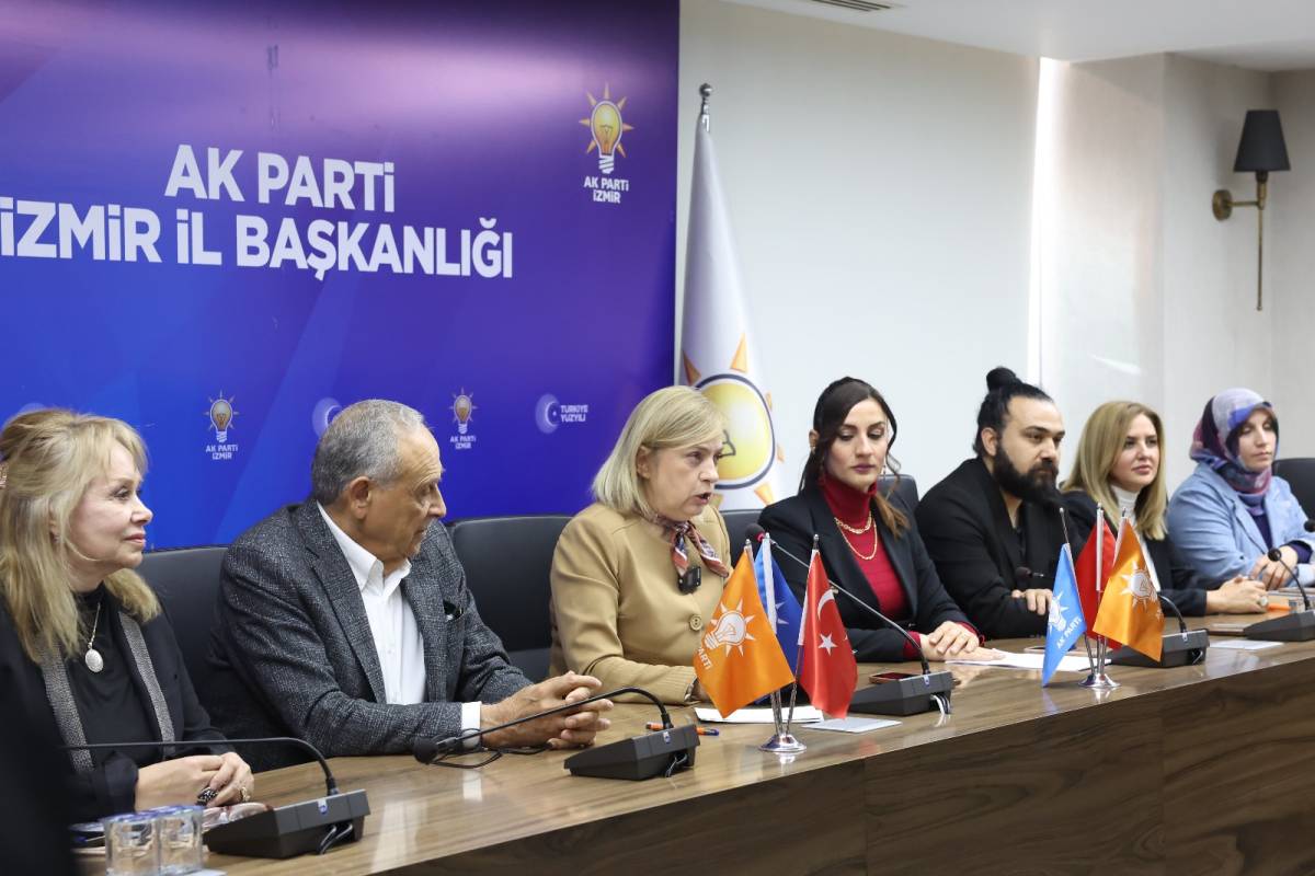 AK Kadın İzmir'den, Kadına Yönelik Şiddete Karşı Mücadele Günü'nde açıklama!