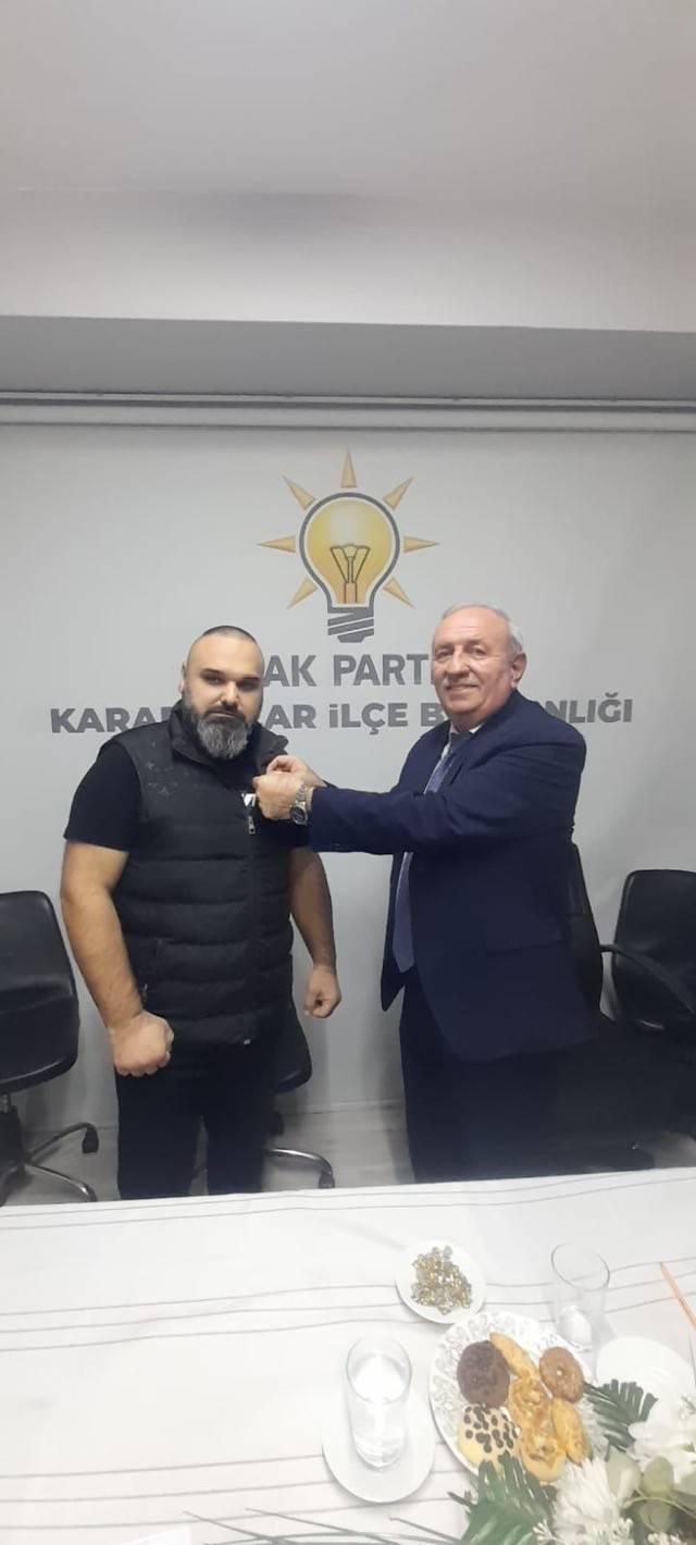 AK Parti Karabağlar’da Yeni Üyelere Rozet Töreni