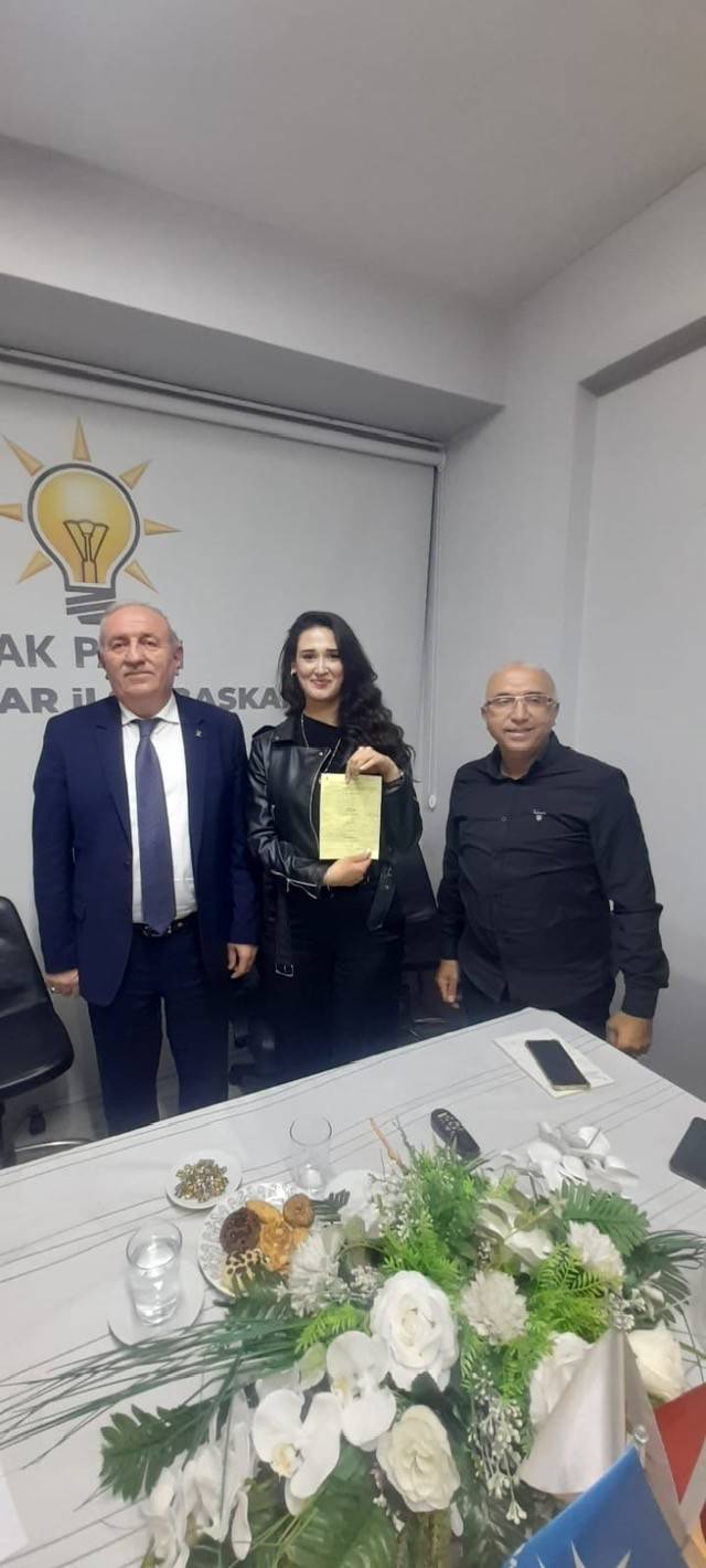 AK Parti Karabağlar’da Yeni Üyelere Rozet Töreni