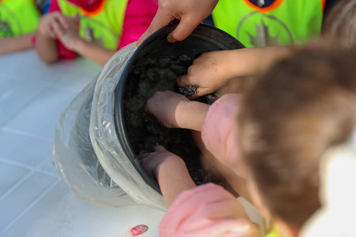 MİNİK ELLERDEN YANAN ALANLARA UMUT TOHUMLARI