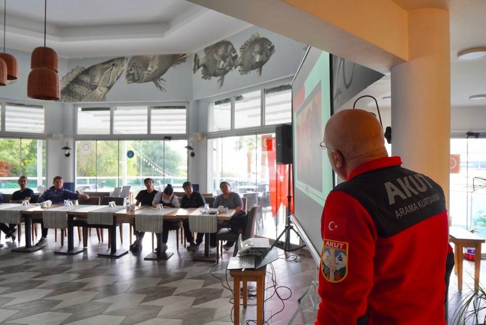 Çeşme Belediyesi ve AKUT’tan ÇEŞTUR personeline afet bilinci eğitimi