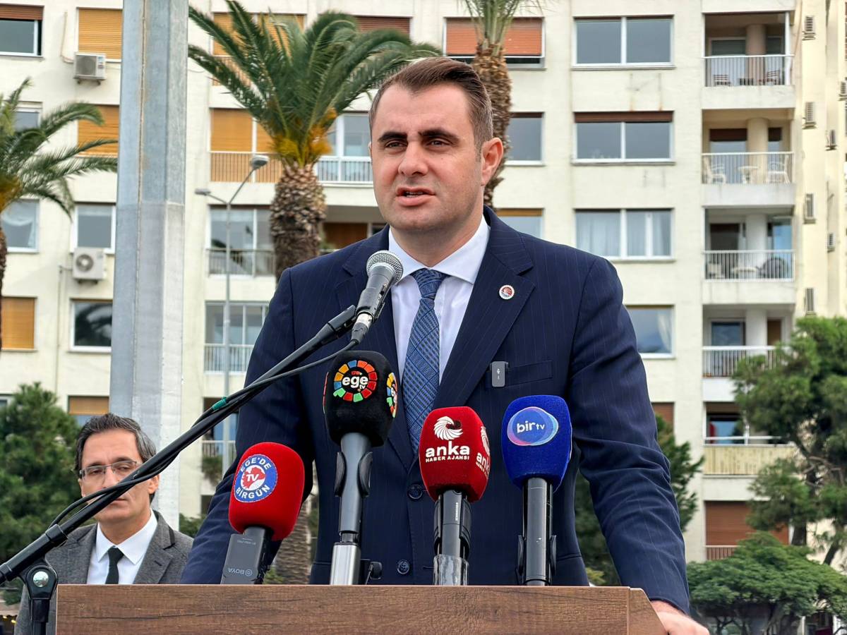 CHP İzmir 24 Kasım'da Başöğretmenin Huzurundaydı