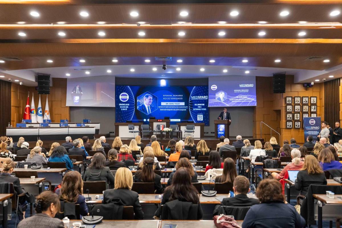 Başkan Tugay İZİKAD’ın MEDSPARC Uluslararası İş Zirvesi’ni açtı
