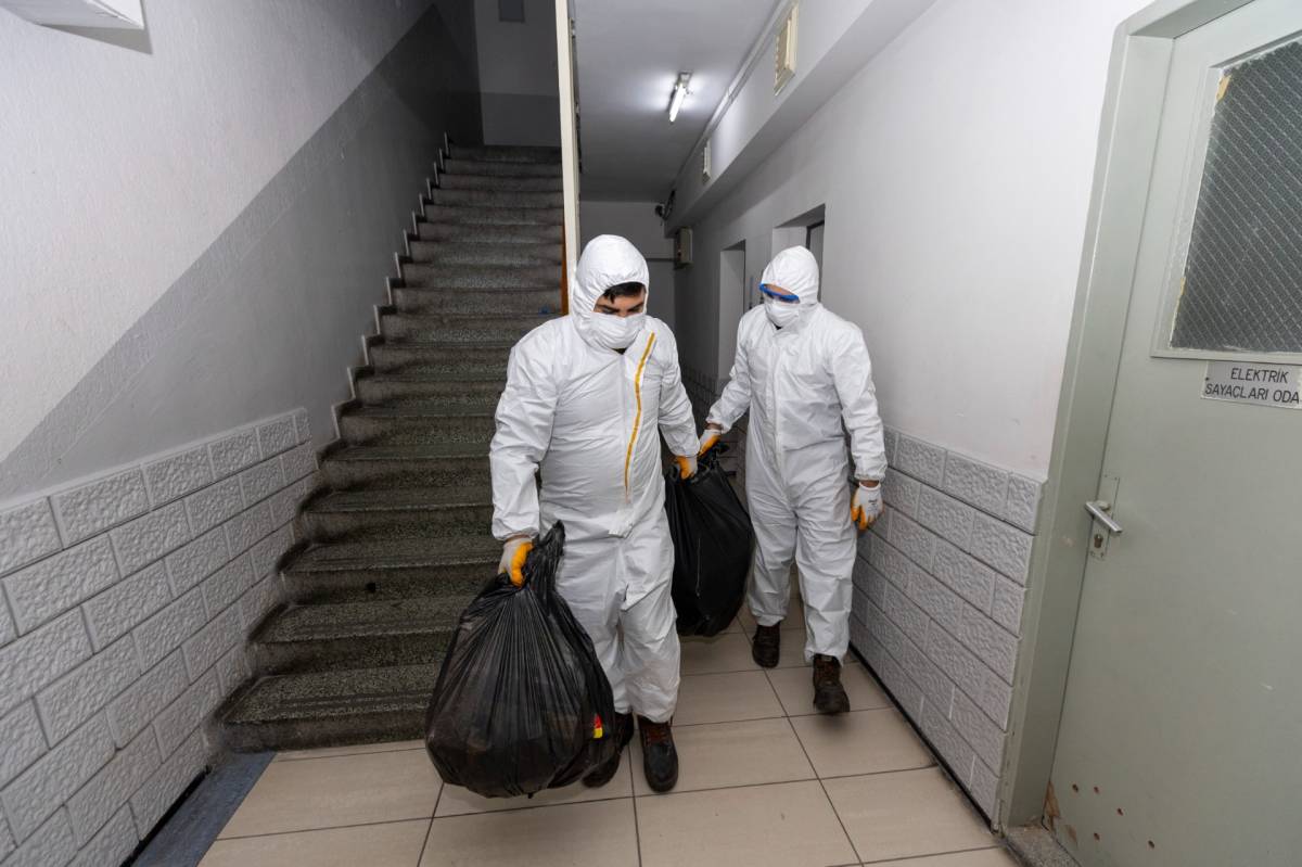 Konak Belediyesi’nden çöp ev operasyonu