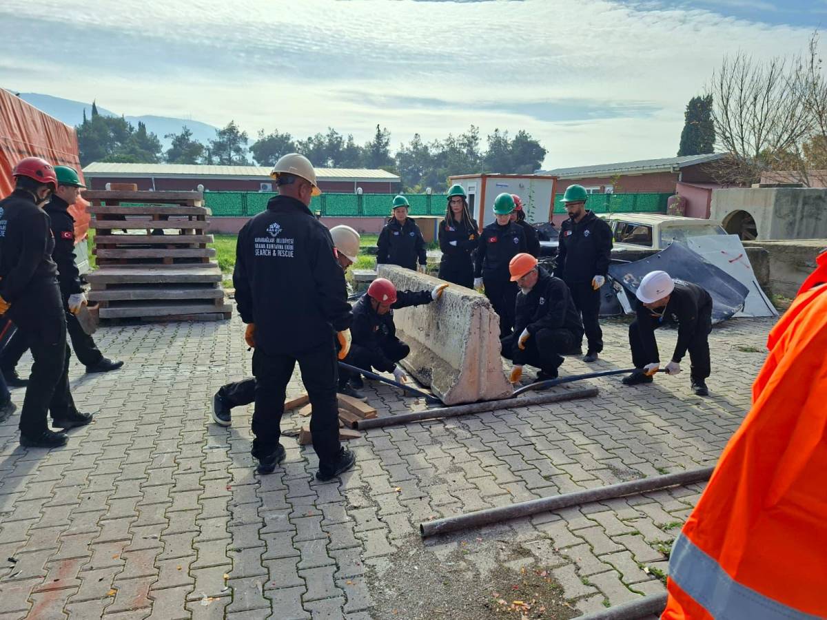 Karabağlar Belediyesi’nden Afetlere Hazırlık Hamlesi KAR-KUT Görevde