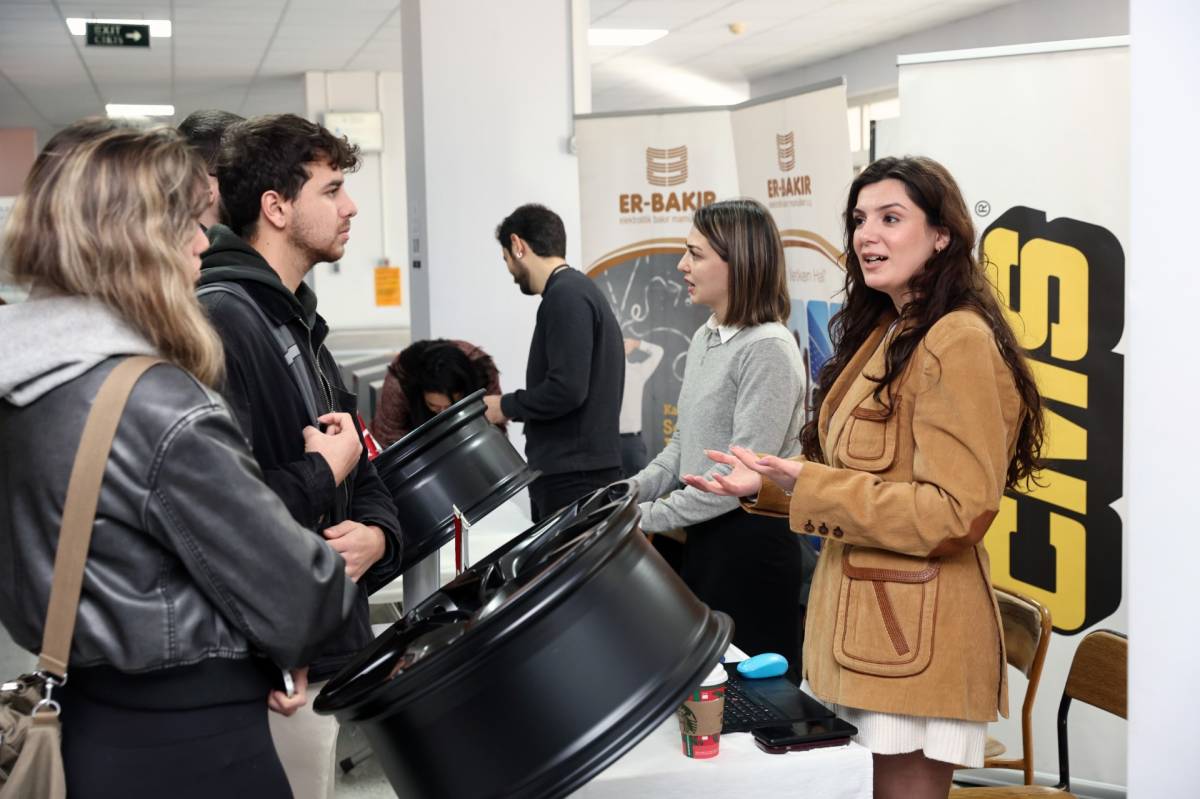 50 Firma Temsilcisi Deü'lü Öğrencilerle Buluştu