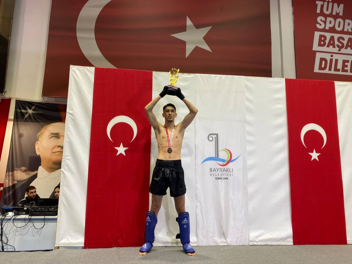 Geleneksel Last Round Kick Boks Galası Bayraklı’da Gerçekleştirildi!