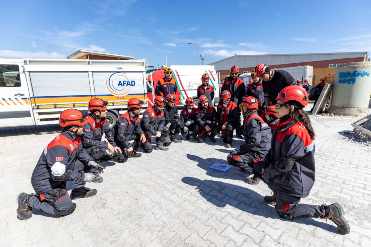 Karşıyaka’nın Arama Kurtarma Ekibi eğitimlerini tamamladı