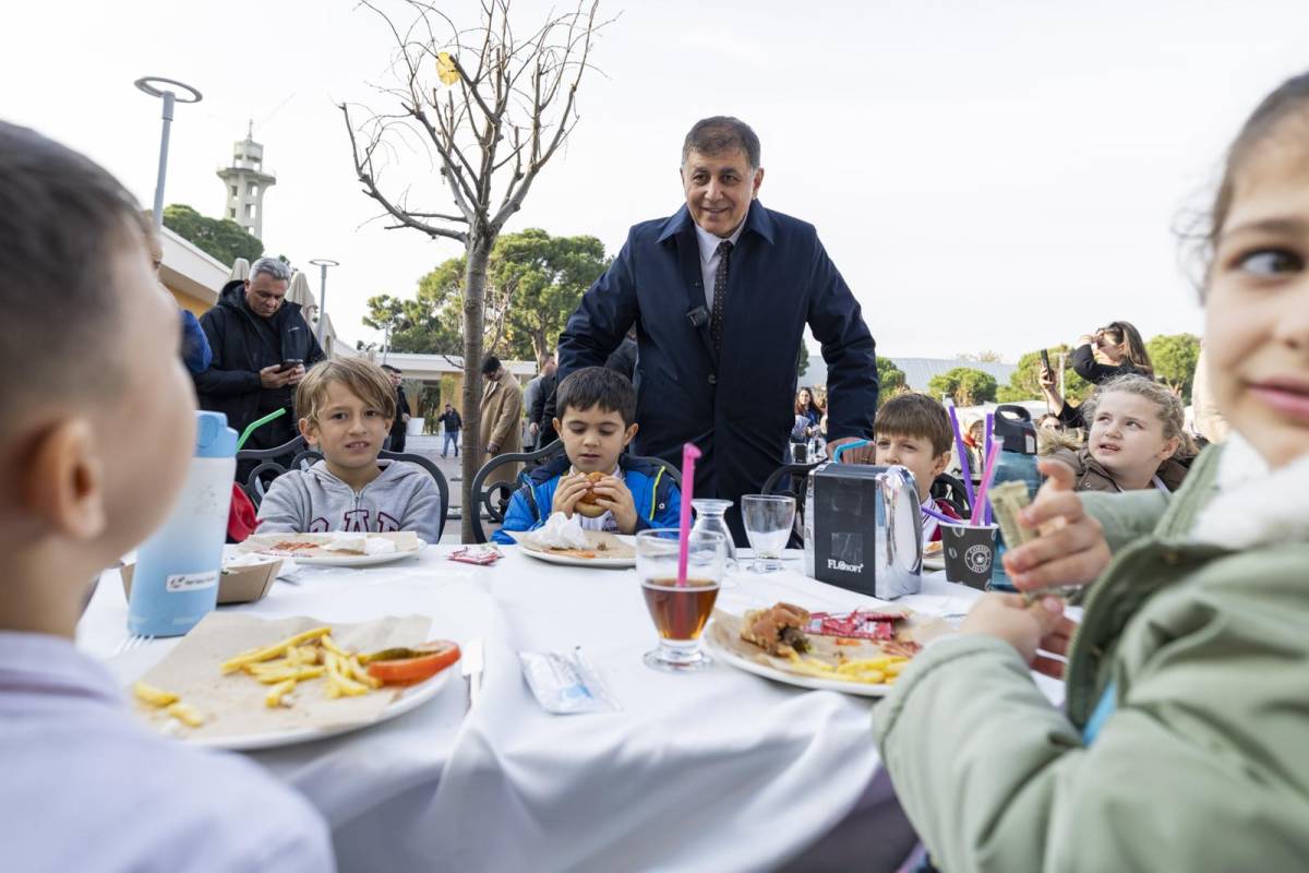 Başkan Tugay Göl Gazinosu’nda Beydağlı kadınlarla buluştu