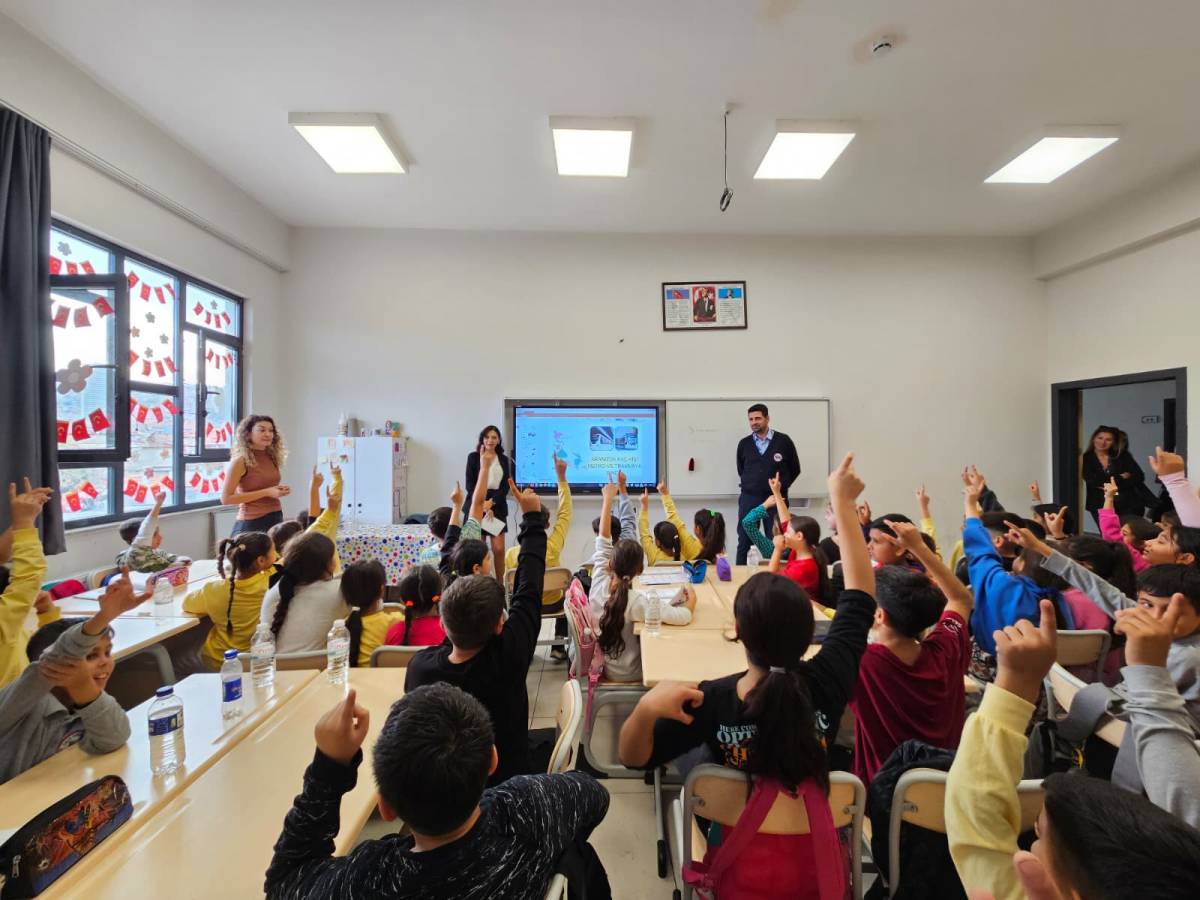 İzmir Metrosu’ndan öğrencilere metro ve tramvay eğitimi