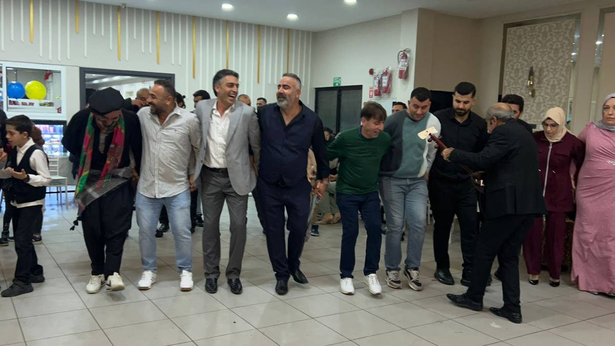 Kara ve Oğuz Ailelerinin Mutlu Günü: Elanur ve Necim dünyaevine girdi