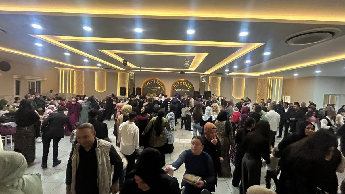 Kara ve Oğuz Ailelerinin Mutlu Günü: Elanur ve Necim dünyaevine girdi