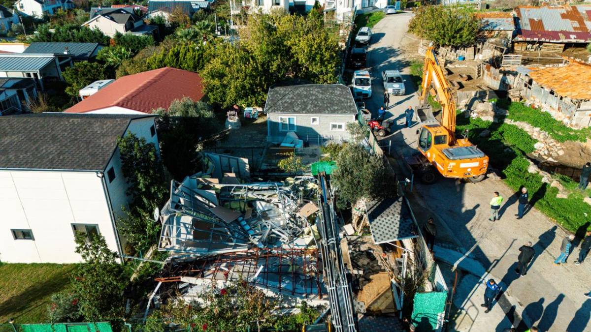 Seferihisar Belediyesi’nden “Kaçak Yapı” uyarısı, hobi bahçeleri yıkılıyor