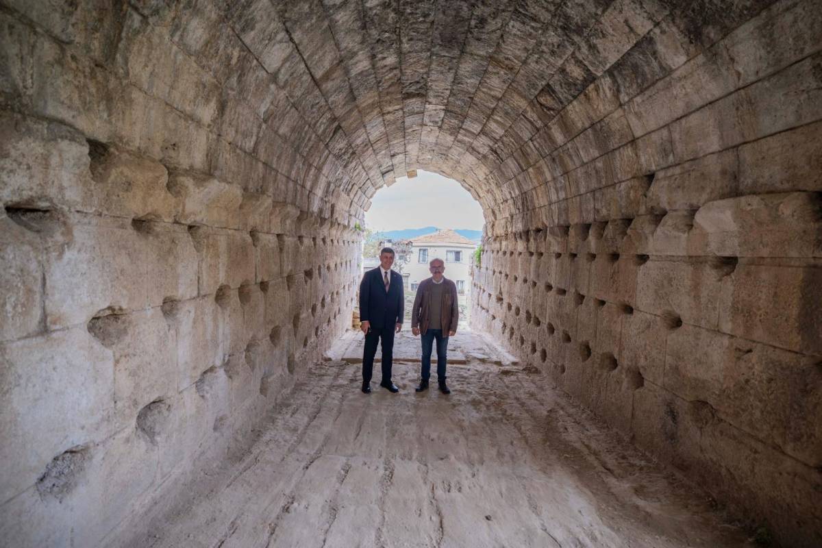 Smyrna Tiyatrosu gün yüzüne çıkıyor