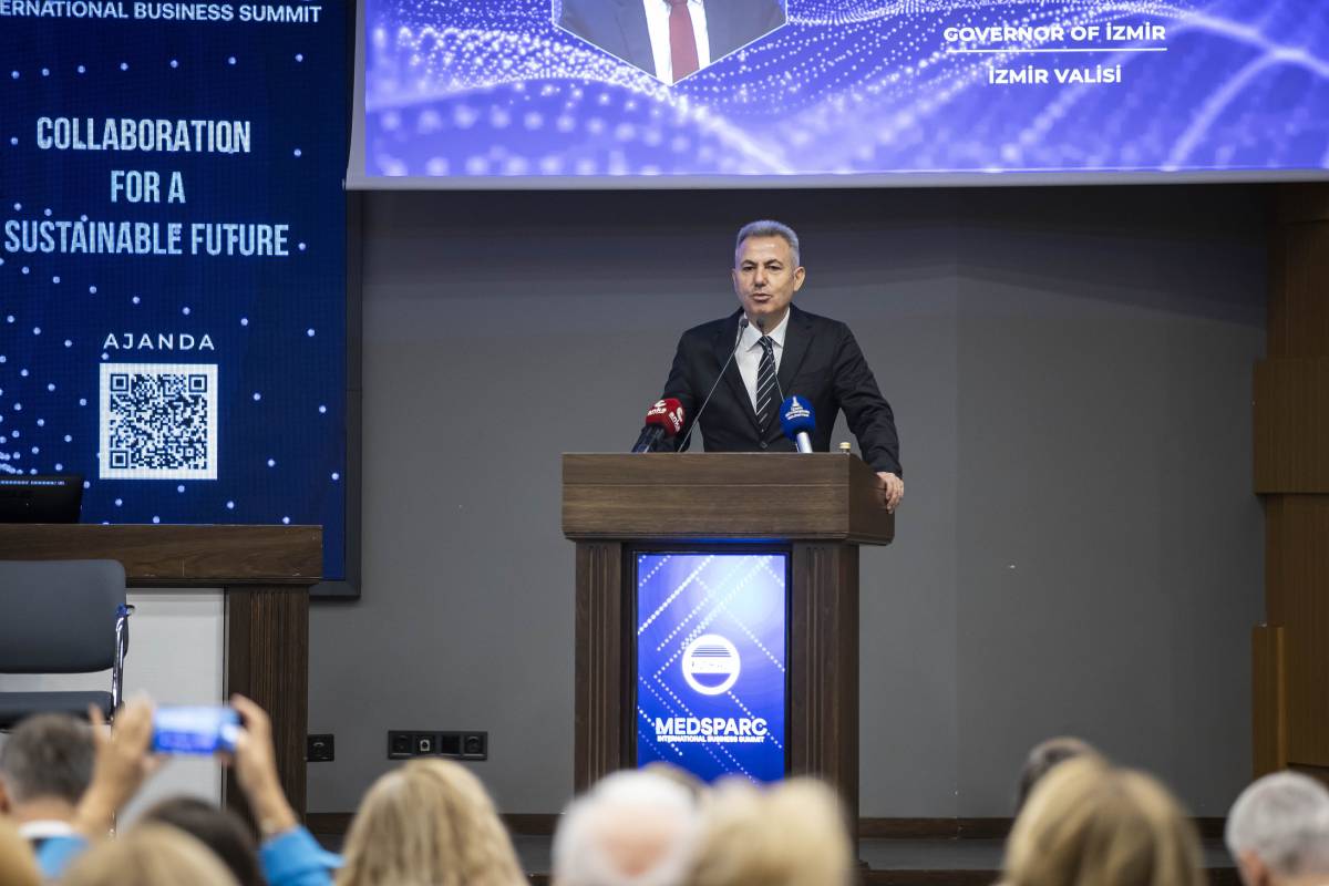 Başkan Tugay İZİKAD’ın MEDSPARC Uluslararası İş Zirvesi’ni açtı