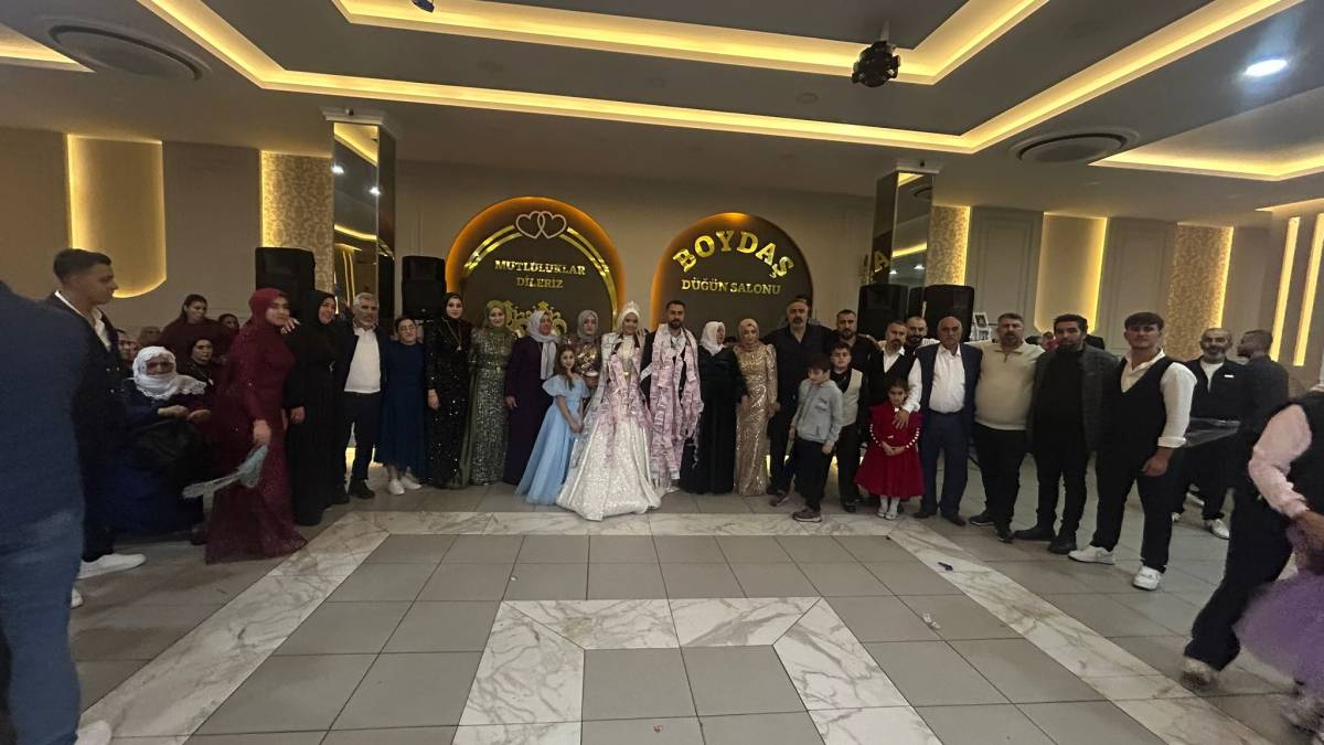 Kara ve Oğuz Ailelerinin Mutlu Günü: Elanur ve Necim dünyaevine girdi