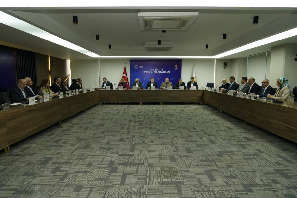 AK Parti İzmir’de Yürütme Kurulu Toplantısı: “Gönül Seferberliğimiz Sürüyor”