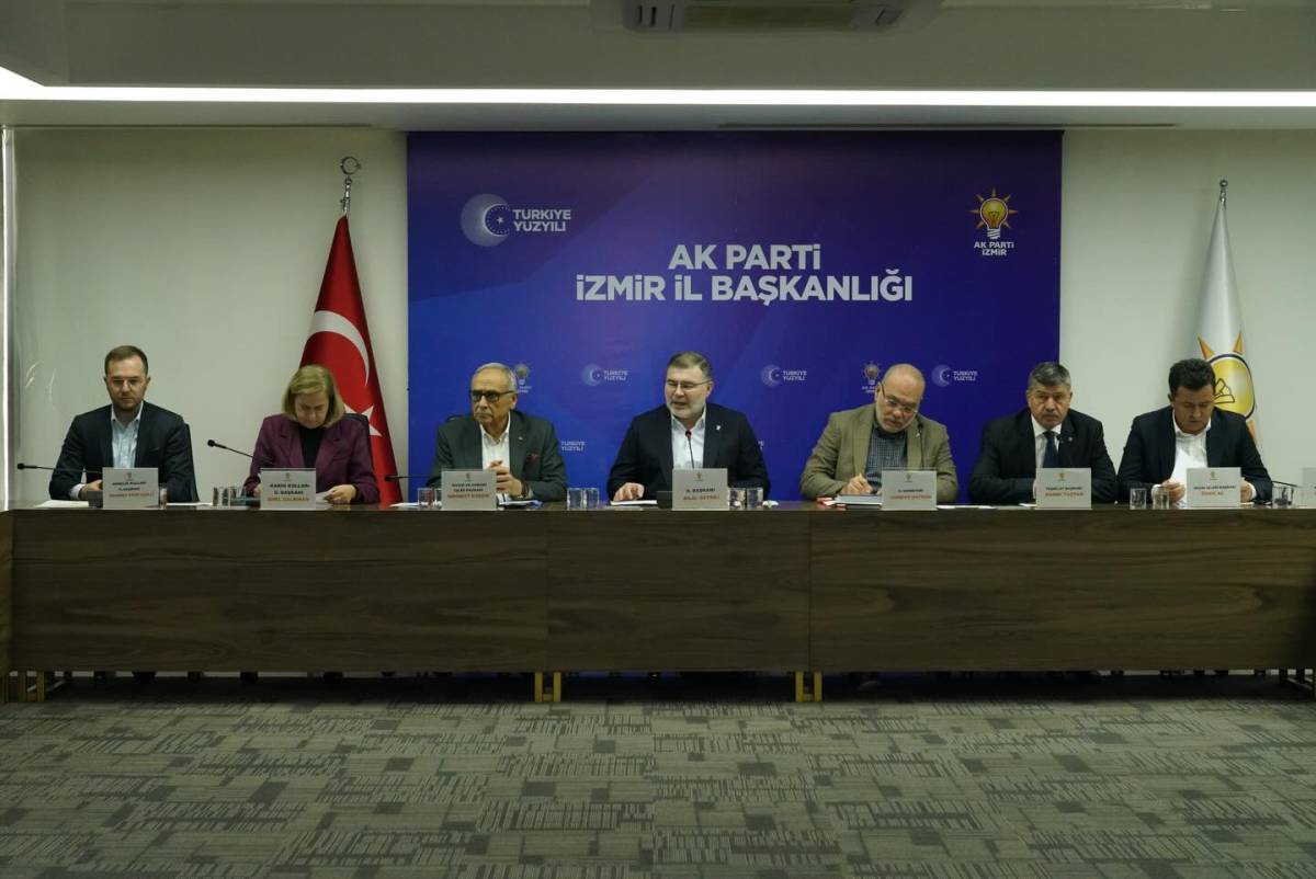 AK Parti İzmir’de Yürütme Kurulu Toplantısı: “Gönül Seferberliğimiz Sürüyor”