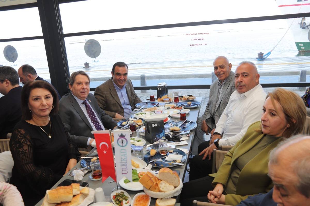 ULBİKAD Üçüncü Yılını İzmir Kordon’da Dayanışma ve Dostlukla Kutladı