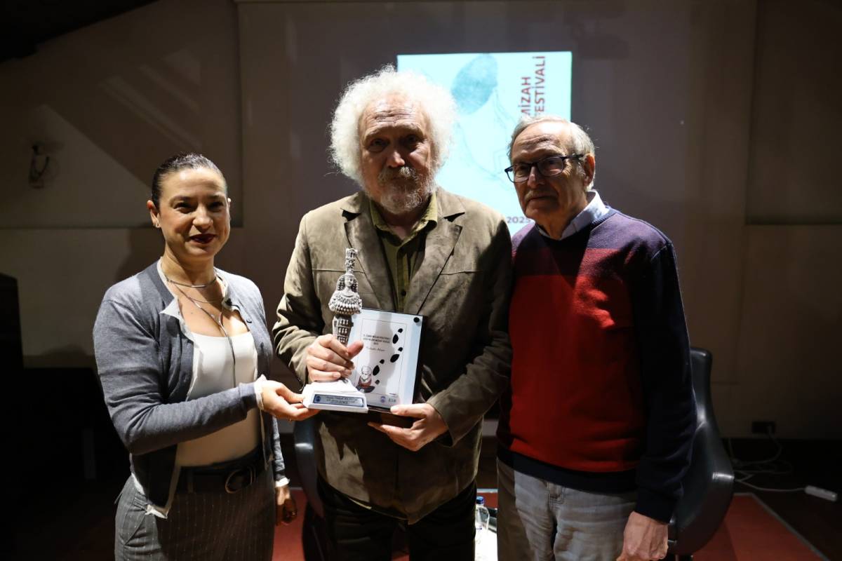 9. İzmir Mizah Festivali’nde Sinema Keyfi: “Bak Postacı Geliyor” Efes Selçuk’tan tam not aldı