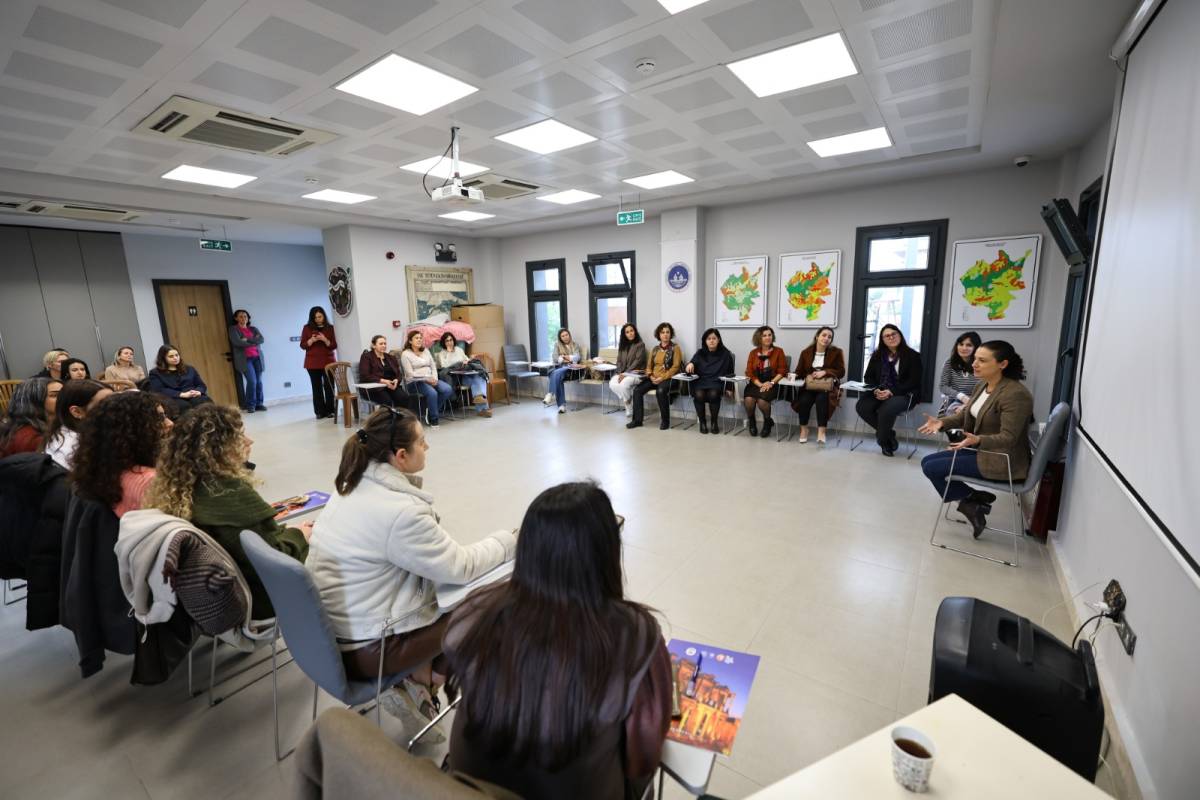 Kadın Dayanışma Merkezleri Ağı Efes Selçuk’ta Bir Araya Geldi