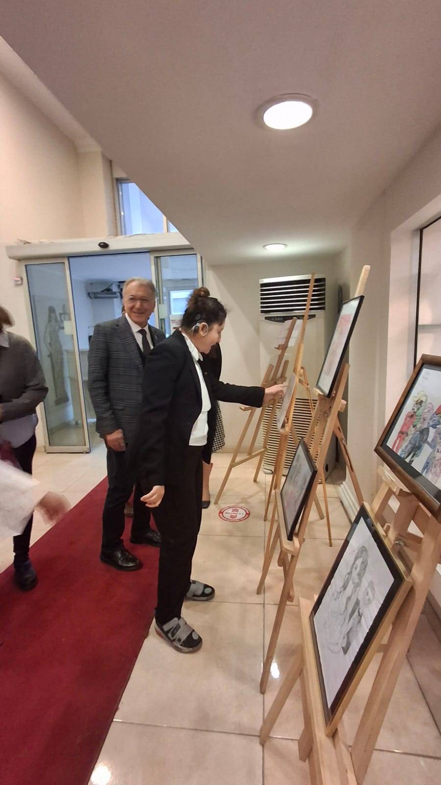 “Sanat Engel Tanımaz” Projesi ile Yoluna Devam Eden Doğa Tasar, 12. Kişisel Sergisini Açtı