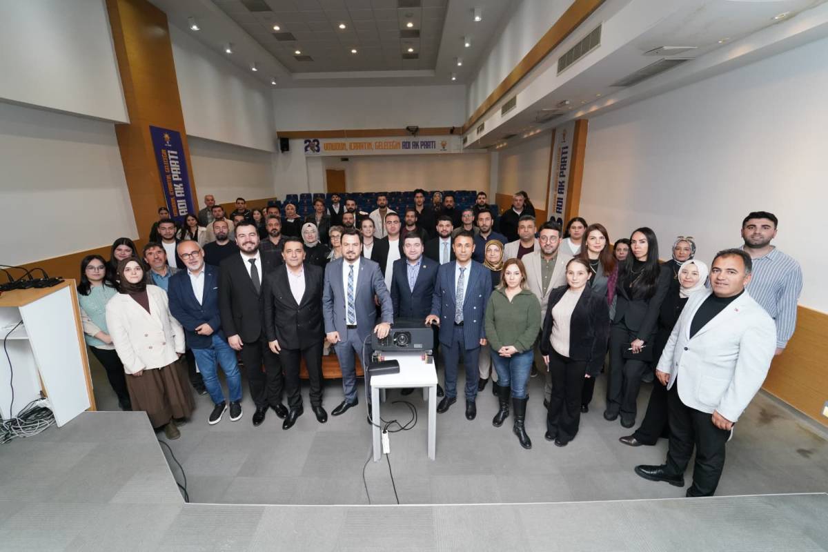 AK Parti İzmir’den ‘’3 Kademe Tanıtım ve Medya Eğitim Programı’’