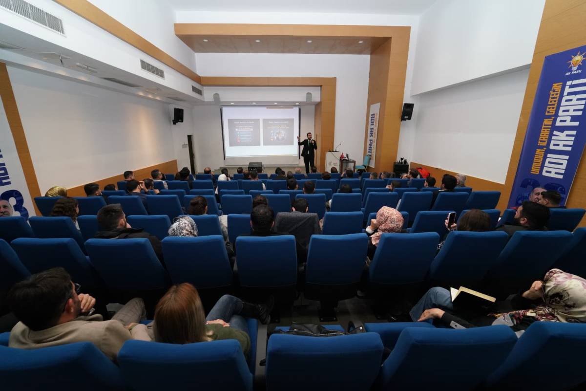 AK Parti İzmir’den ‘’3 Kademe Tanıtım ve Medya Eğitim Programı’’