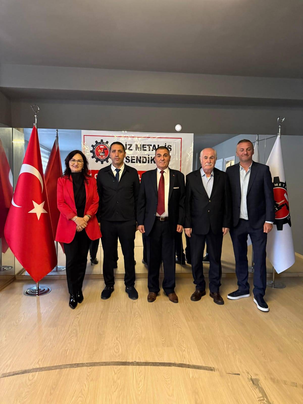 İz Metal-İş Sendikası’nın 1. Olağan Genel Kurulu yoğun katılımla gerçekleştirildi.