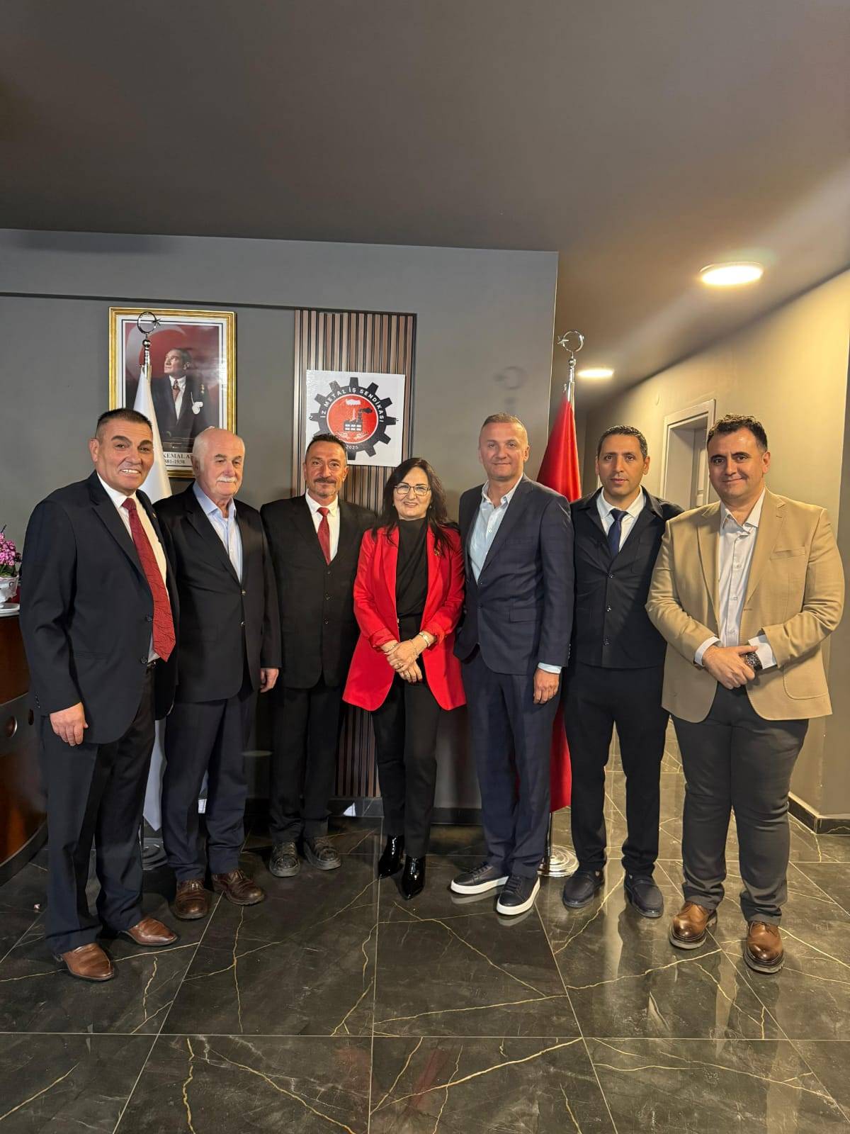 İz Metal-İş Sendikası’nın 1. Olağan Genel Kurulu yoğun katılımla gerçekleştirildi.